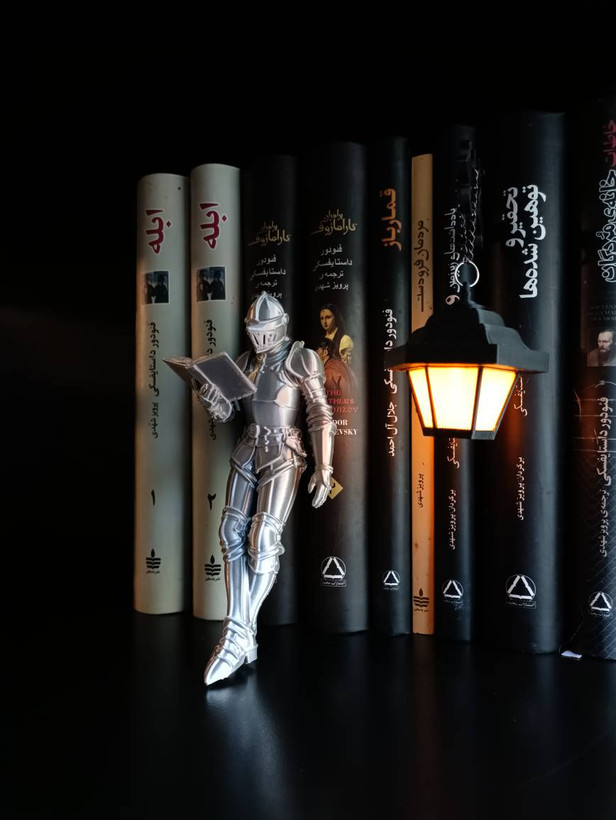 فیگور کتابخوان شوالیه
